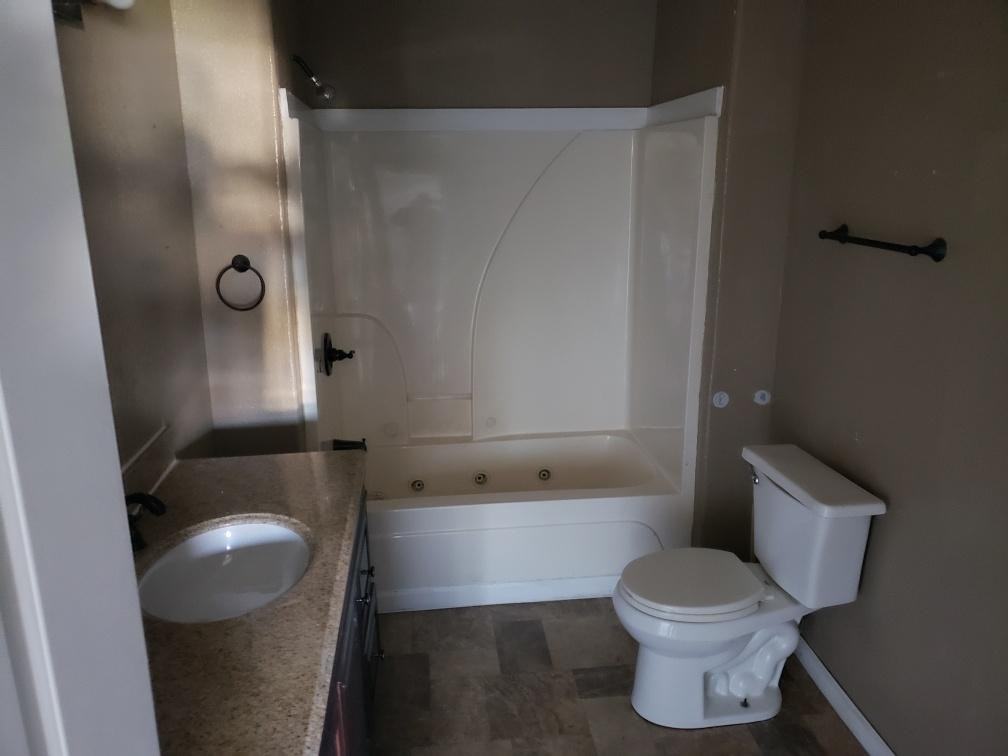 530 E Logan St - Photo 3 of 8