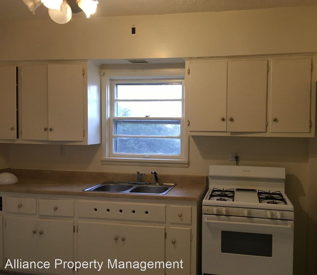 924 Lincoln Ave - Photo 2 of 7