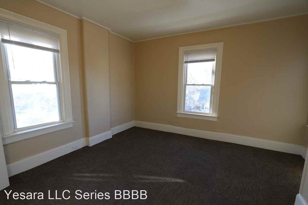 821 Franklin St - Photo 2 of 12