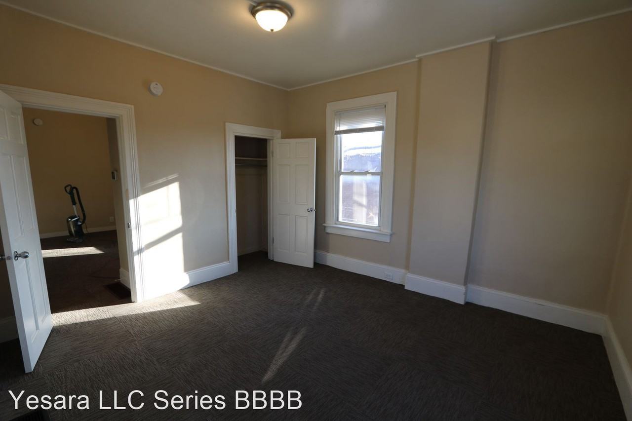 821 Franklin St - Photo 3 of 12