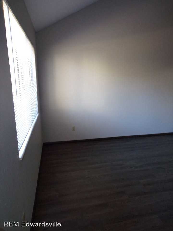 57-72 Village Ct - Photo 3 of 35