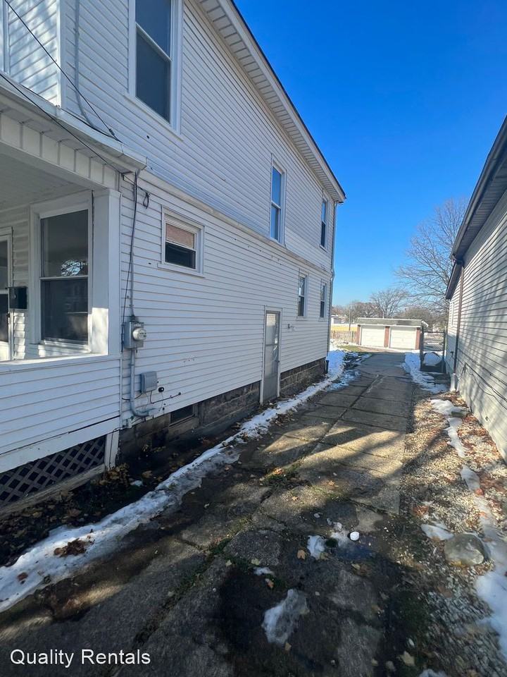 432 E 4th St - Photo 2 of 15