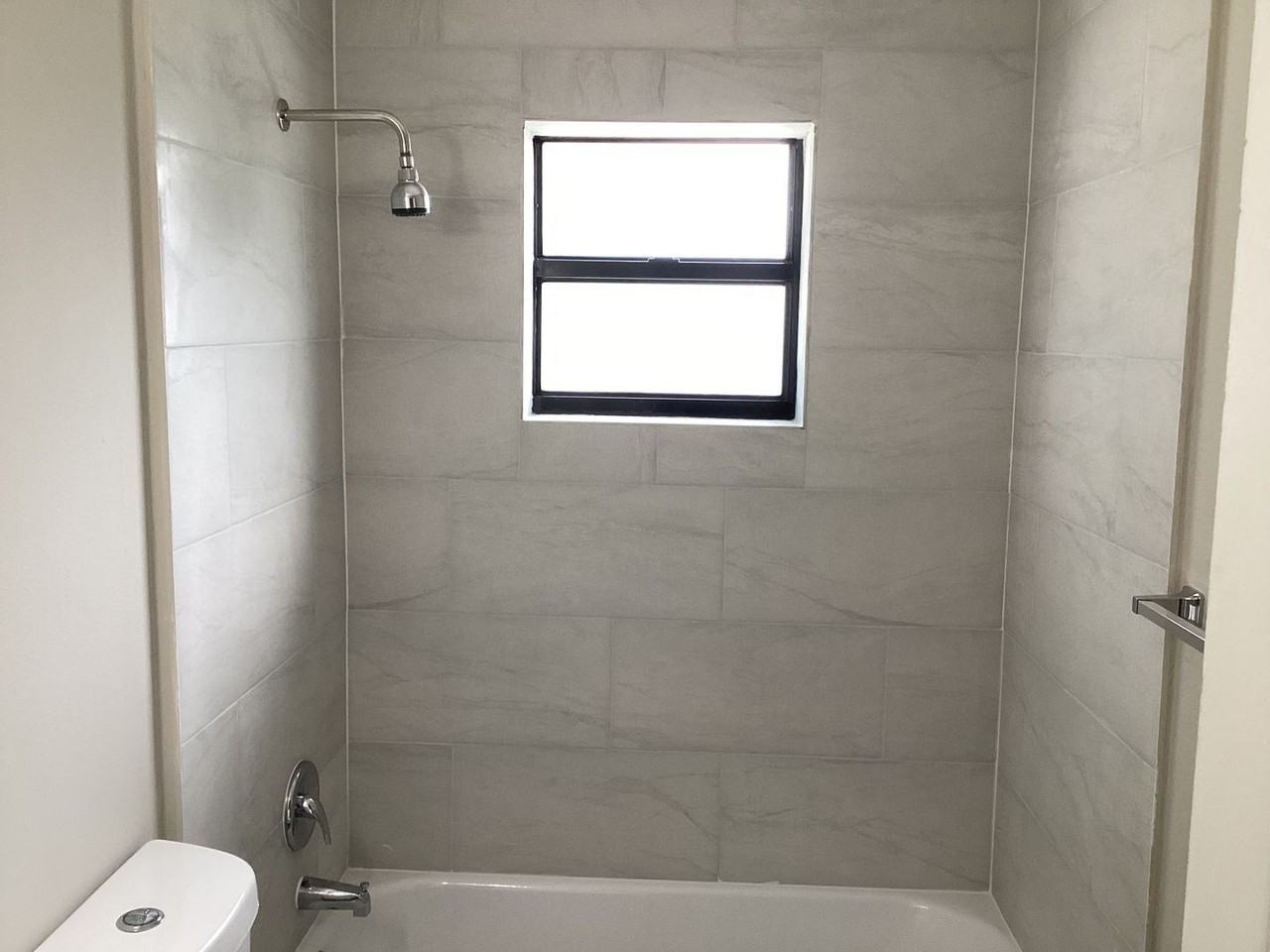 5216 Edgecliff Ave - Photo 2 of 3