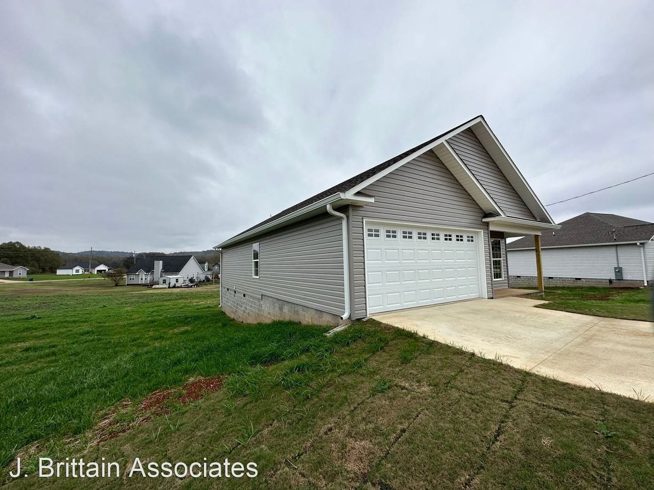 251 Falcon Crst - Photo 2 of 38