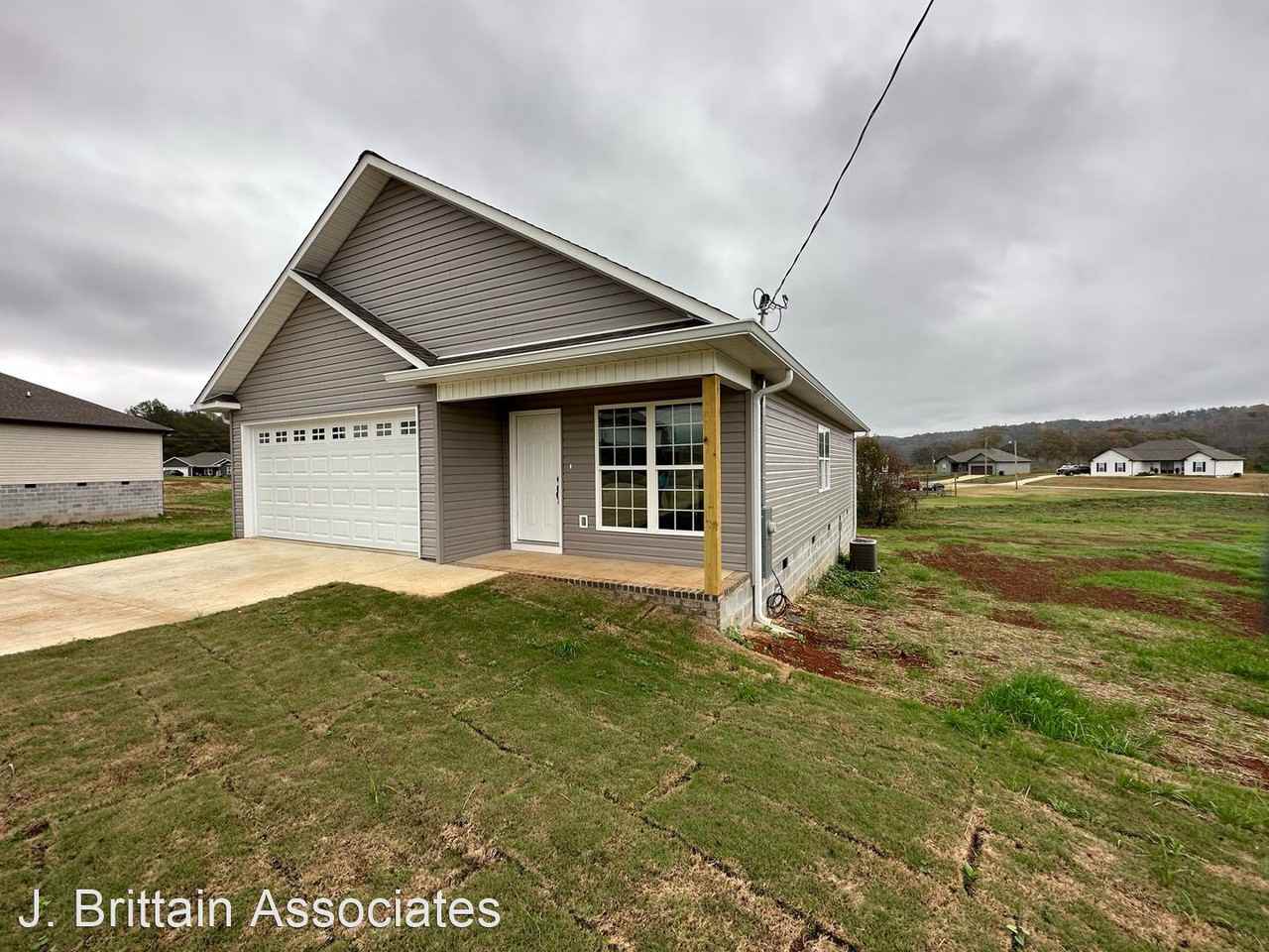 251 Falcon Crst - Photo 3 of 38