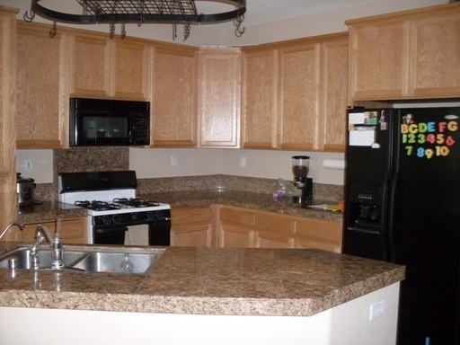 552 Ash St - Photo 2 of 8