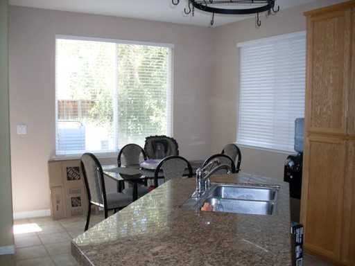 552 Ash St - Photo 3 of 8