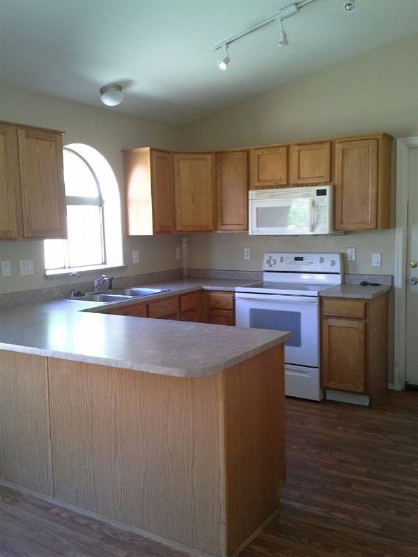 16735 W Taylor St - Photo 3 of 11