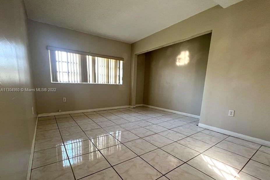 9850 Sw 165th Ter - Photo 3 of 8