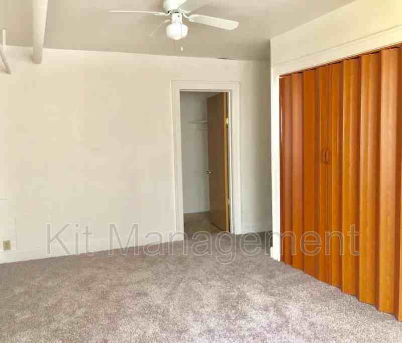 700 Spencer St - Photo 4 of 8