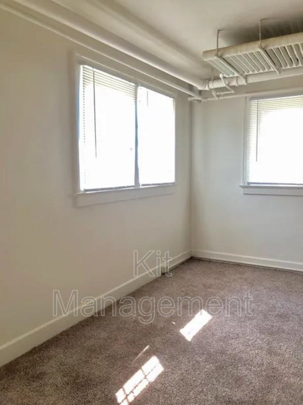 700 Spencer St - Photo 6 of 8