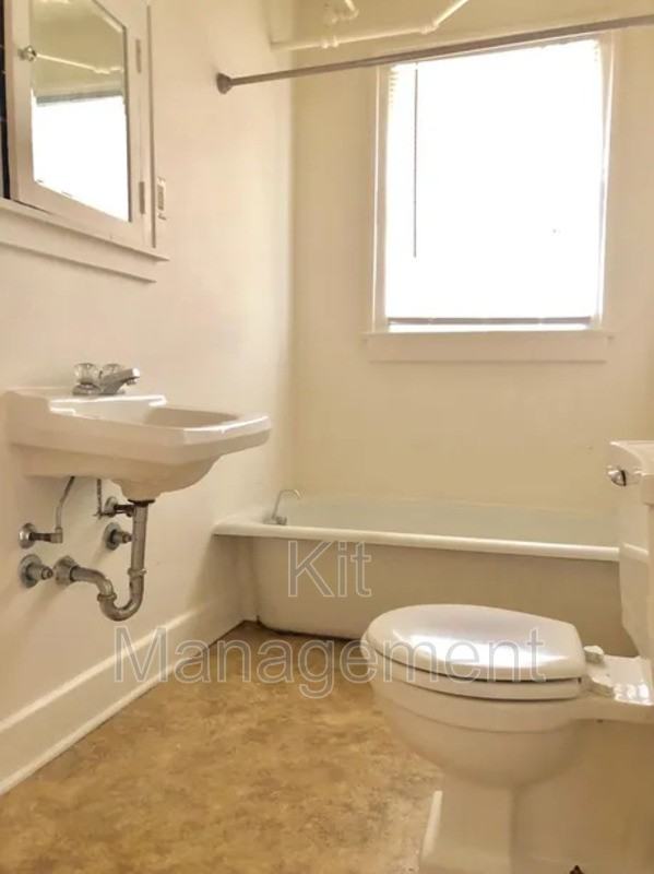 700 Spencer St - Photo 7 of 8