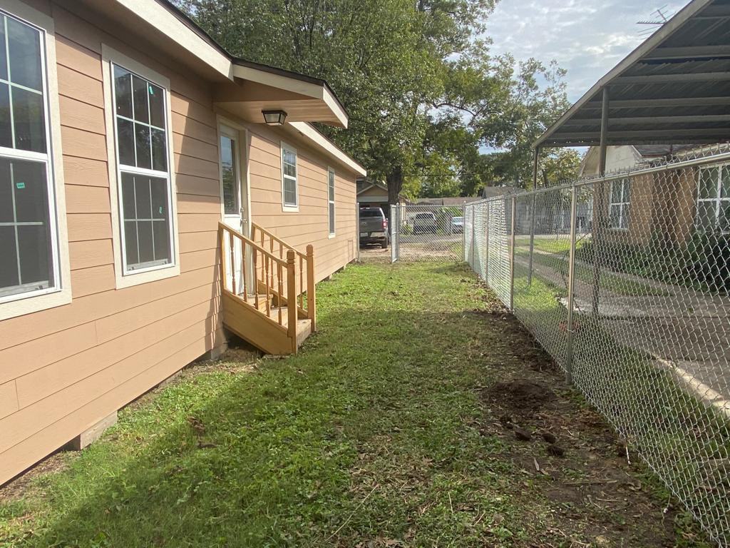 1910 Athos St - Photo 2 of 27