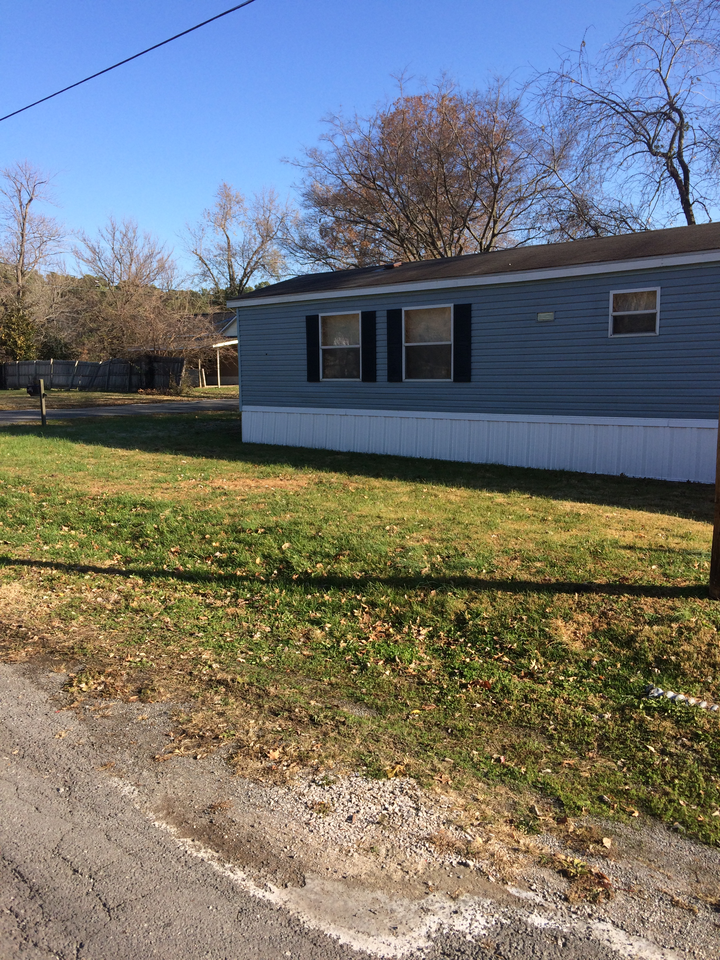 700 E Feifer St - Photo 2 of 37