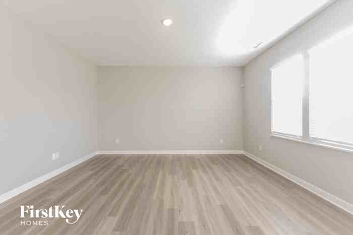 2323 S Carlota Dr - Photo 2 of 14