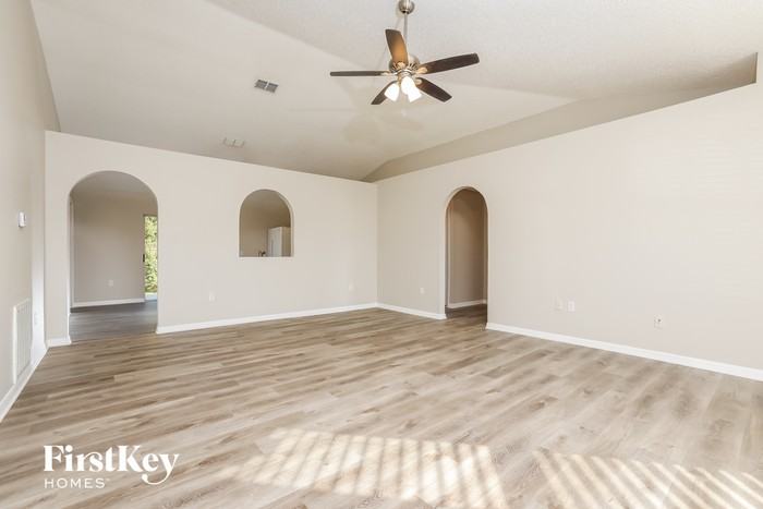 2926 Beckwith St - Photo 3 of 15