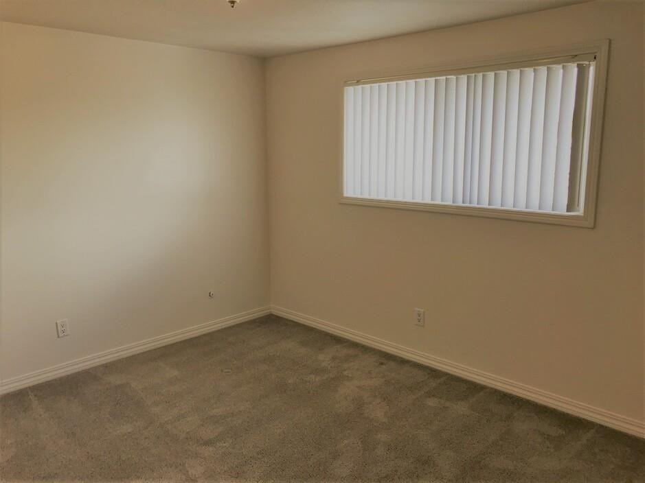 Colonial Villa Apartments 10728 Ne Halsey St, Portland, OR 97220 Zumper