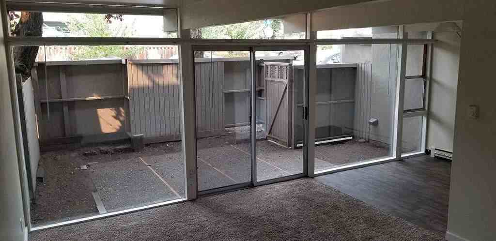 Kalani Apartments - Photo 4 of 17