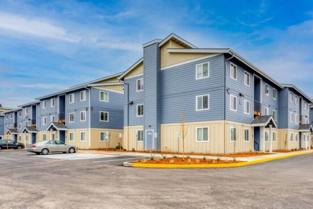 Queen Court Apartments - Photo 3 of 45