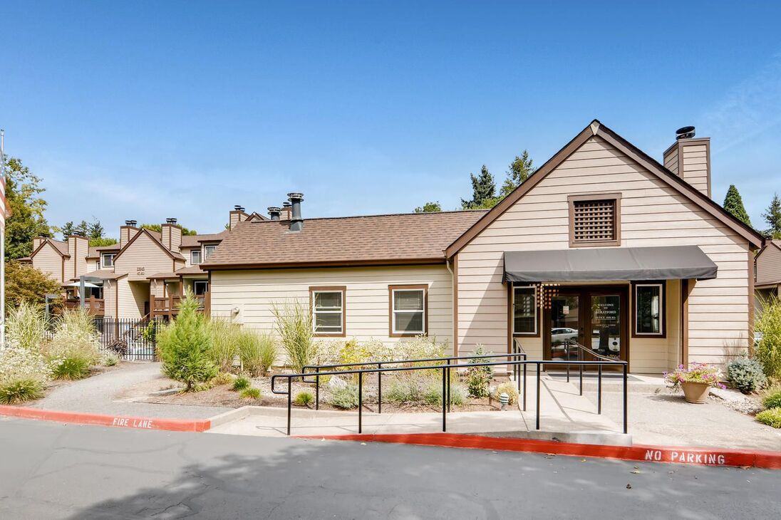 Stratford Apartments - Photo 2 of 34