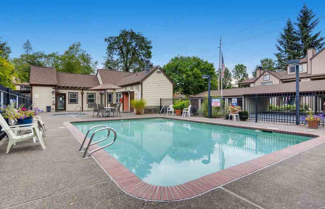 Stratford Apartments - Photo 6 of 34