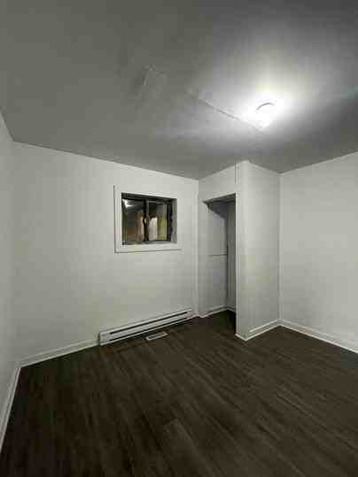 570 Balmoral St - Photo 3 of 5