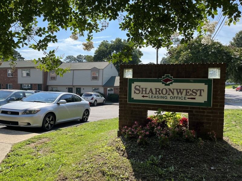 1357 Sharon Rd W - Photo 3 of 13