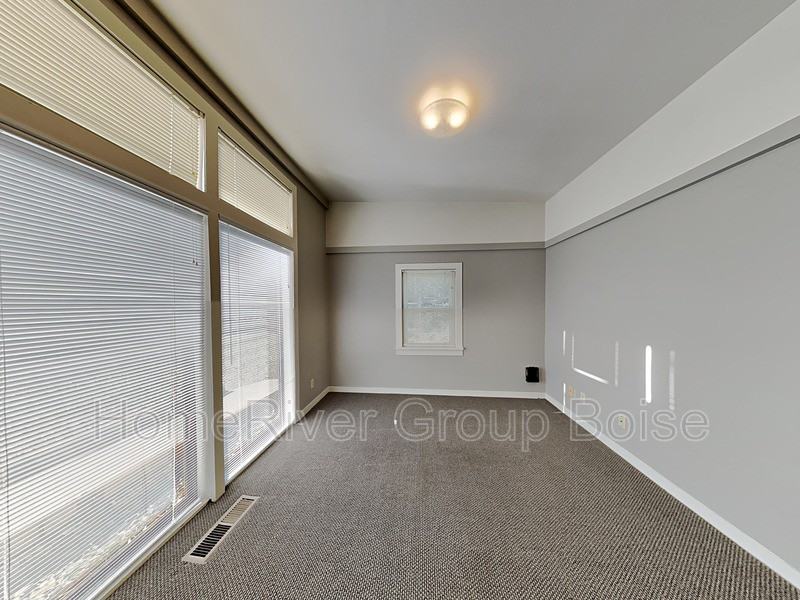 2688 W Grover Ct - Photo 4 of 12