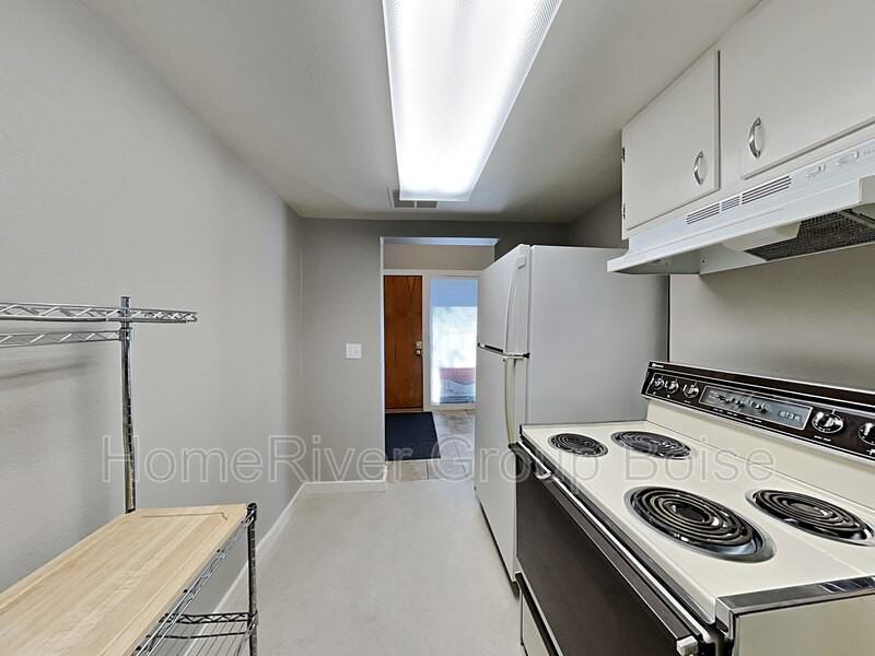 2688 W Grover Ct - Photo 5 of 12