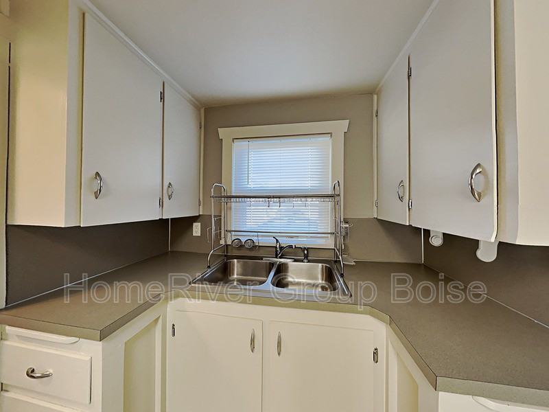 2688 W Grover Ct - Photo 6 of 12