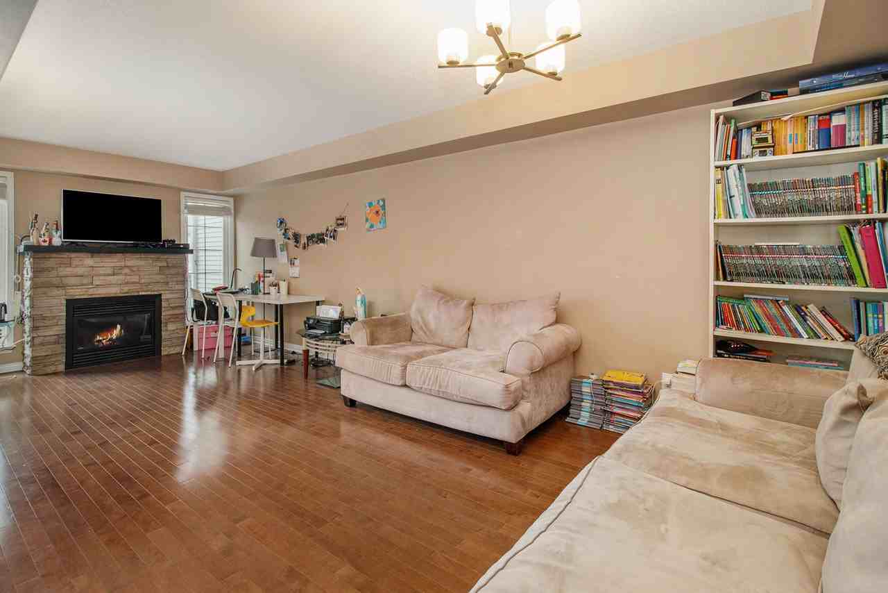 402 Ashbourne Crescent - Photo 3 of 12