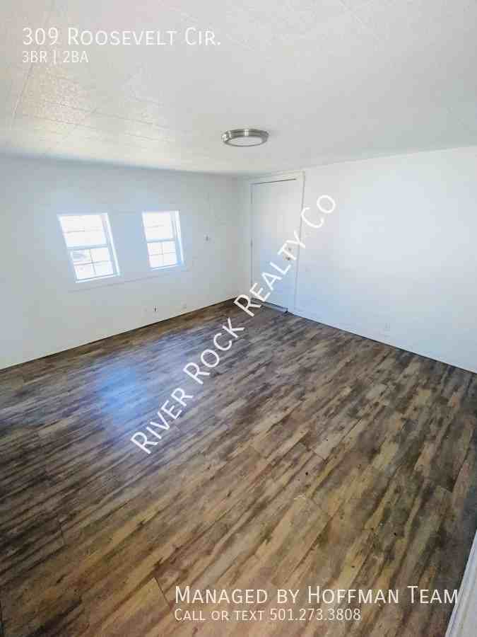 309 Roosevelt Cir - Photo 2 of 13