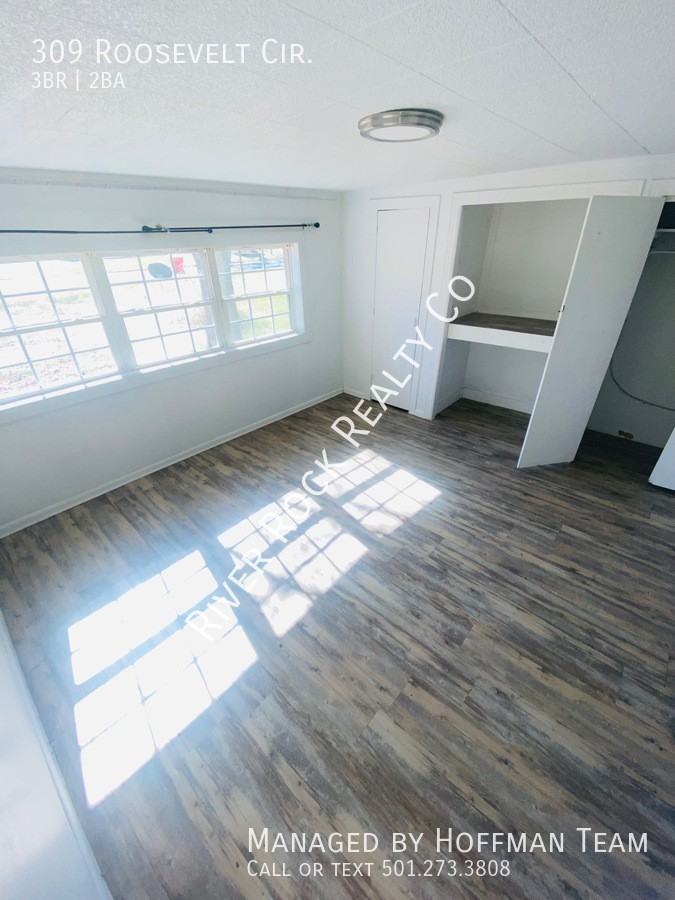 309 Roosevelt Cir - Photo 3 of 13