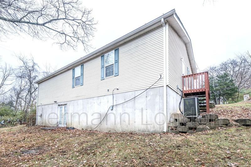 3105 Phils Dr - Photo 3 of 35