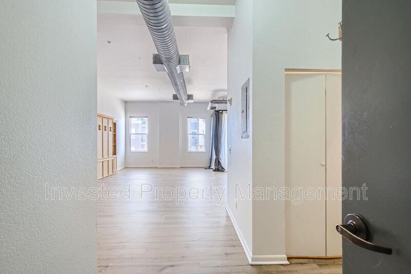 2501 15th St #3B - Photo 3 of 11