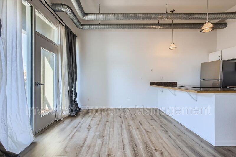 2501 15th St #3B - Photo 4 of 11