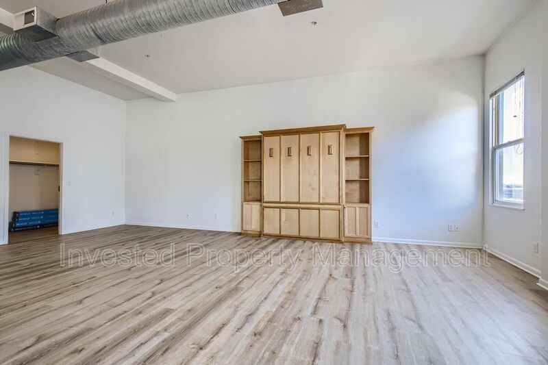 2501 15th St #3B - Photo 6 of 11