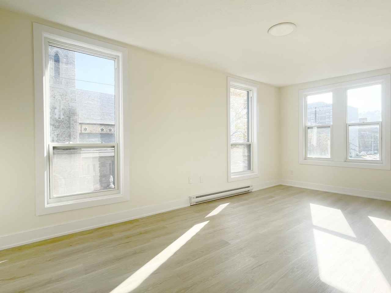 4 Victoria Avenue South, Hamilton, Ontario Apartments 4 Victoria Ave