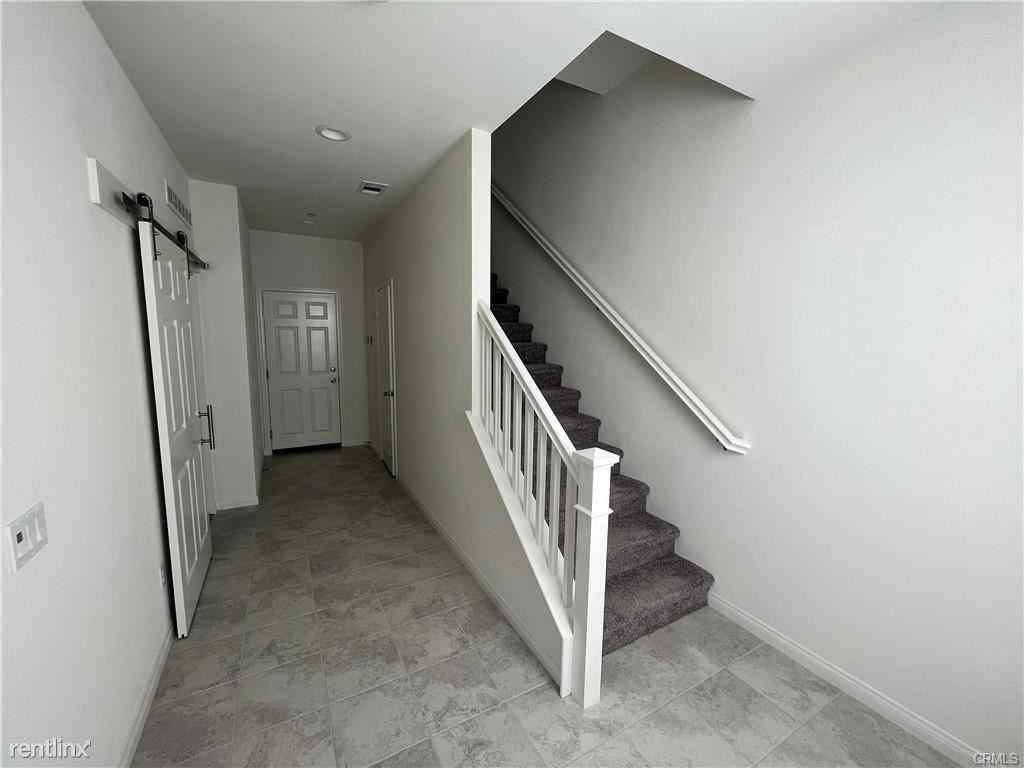 913 E 2nd St - Photo 2 of 10