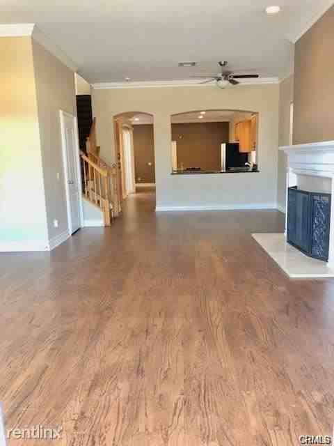 411 21st St - Photo 3 of 10