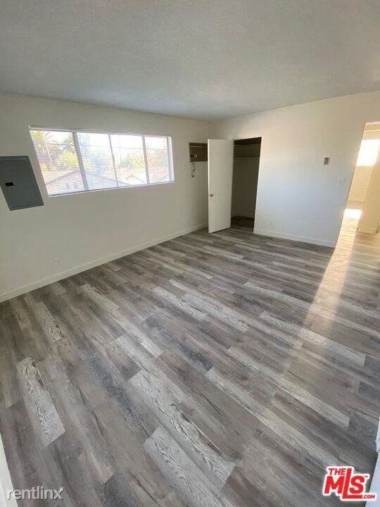 1127 Magnolia St #4 - Photo 3 of 8