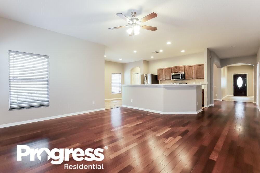 714 Parsons Pointe St - Photo 3 of 16