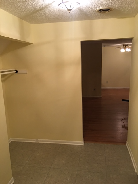 104 Greenwich Dr - Photo 2 of 12