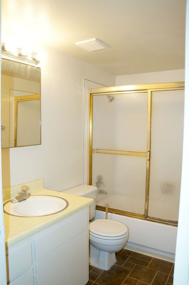 5712 Kenneth Avenue - Photo 3 of 12