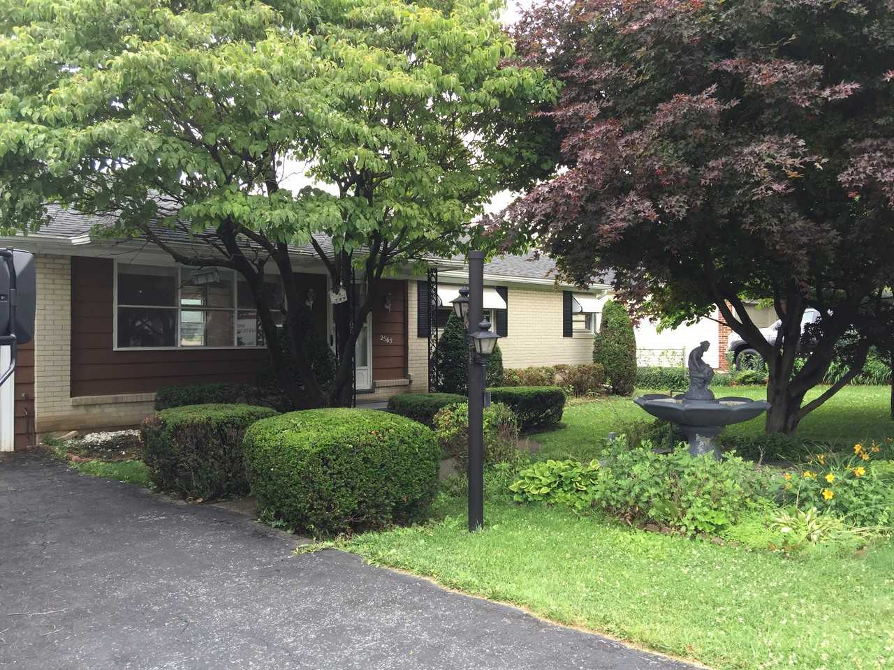 2565 Auburn Rd - Photo 2 of 17