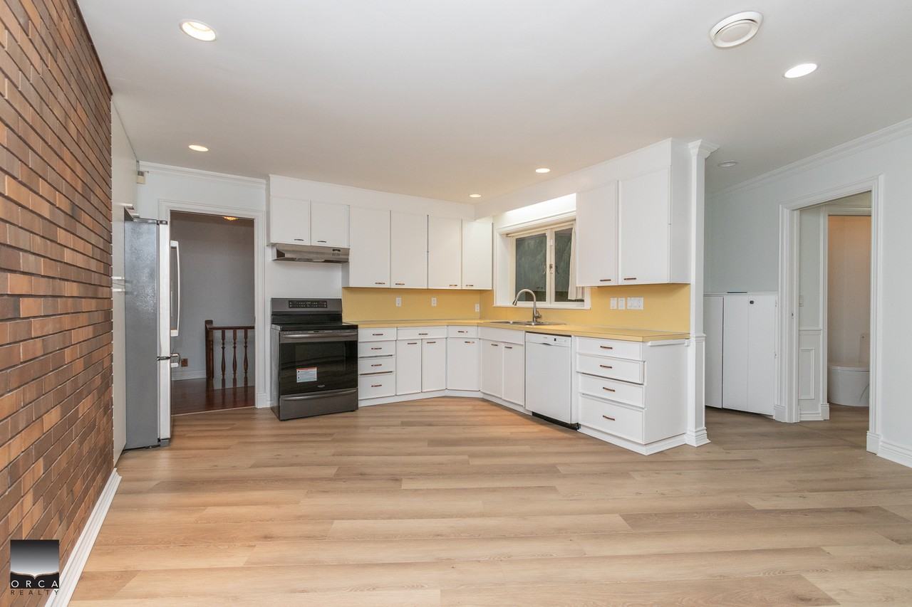 1120 Highland Pl - Photo 2 of 27