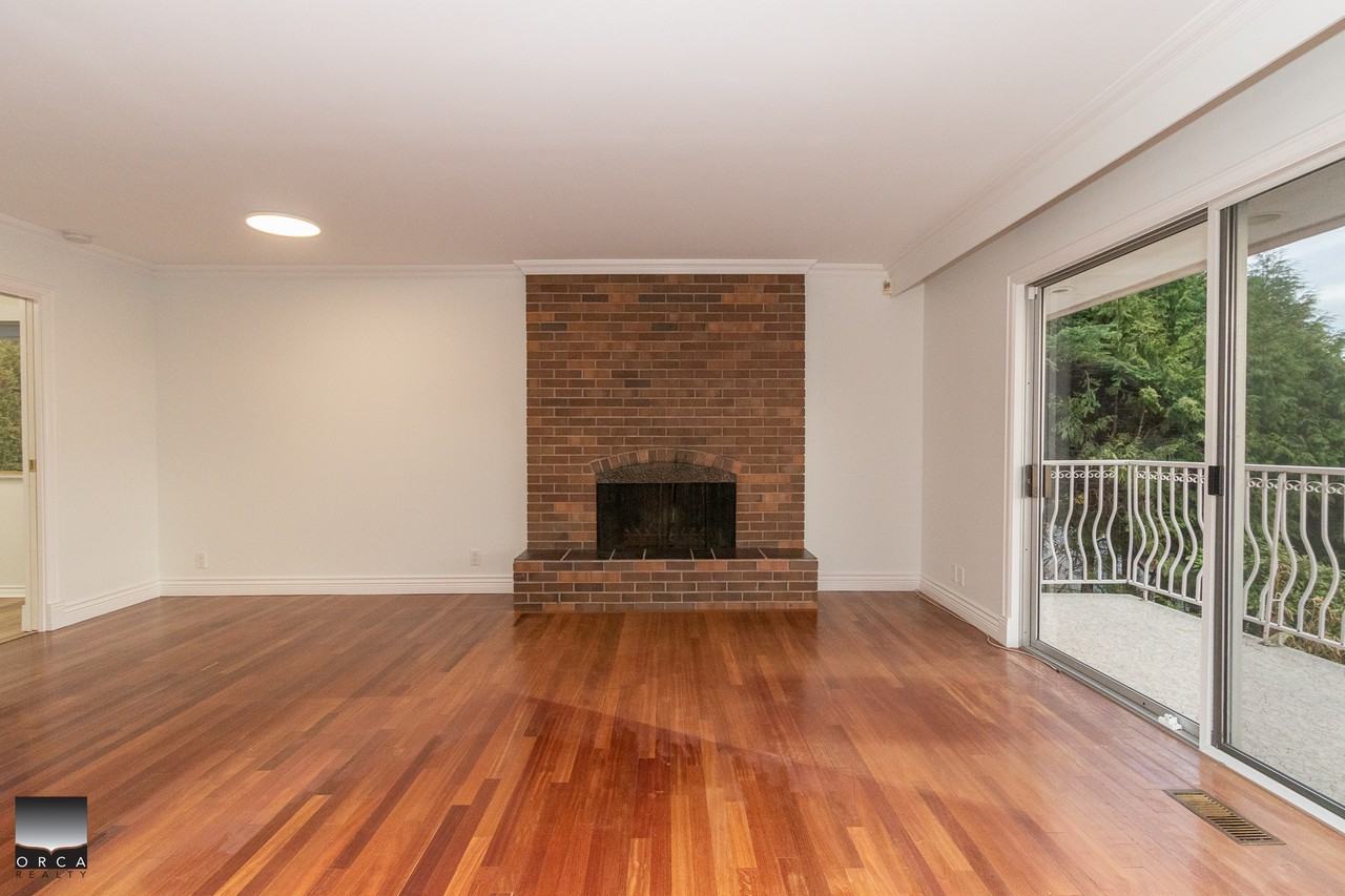 1120 Highland Pl - Photo 3 of 27