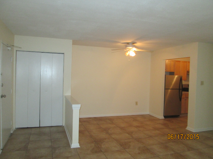 10402 46th Ave #4 - Photo 3 of 5