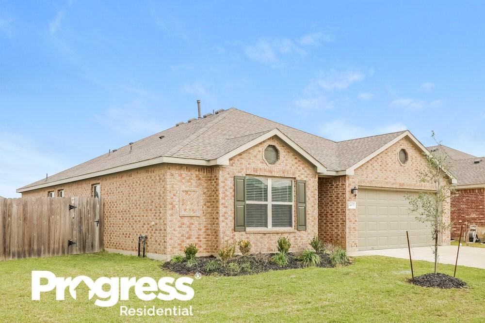 7407 Wolf Creek Ln - Photo 3 of 21