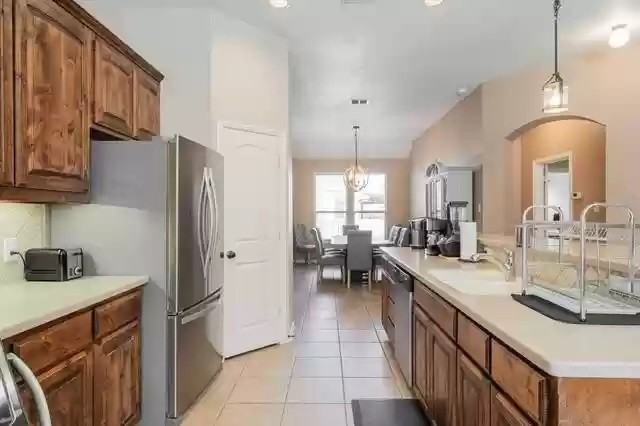 805 Lake Worth Trl - Photo 3 of 15